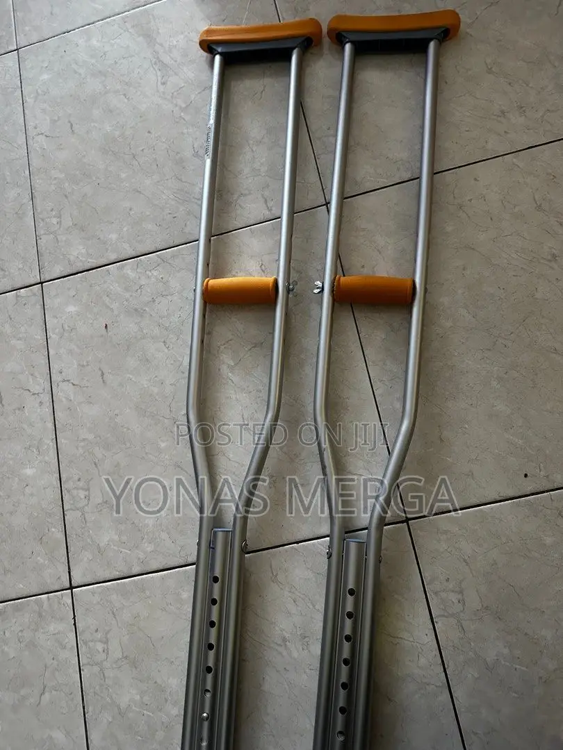 Pair of Crutches二adult Crutches在adult Crutches ( Large / XL)