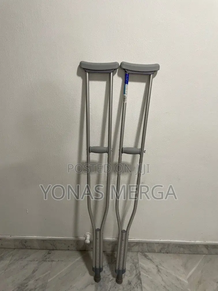 Crutches (L)Hardly New Pair of Crutches/Crunch/Cranch/ክራንች