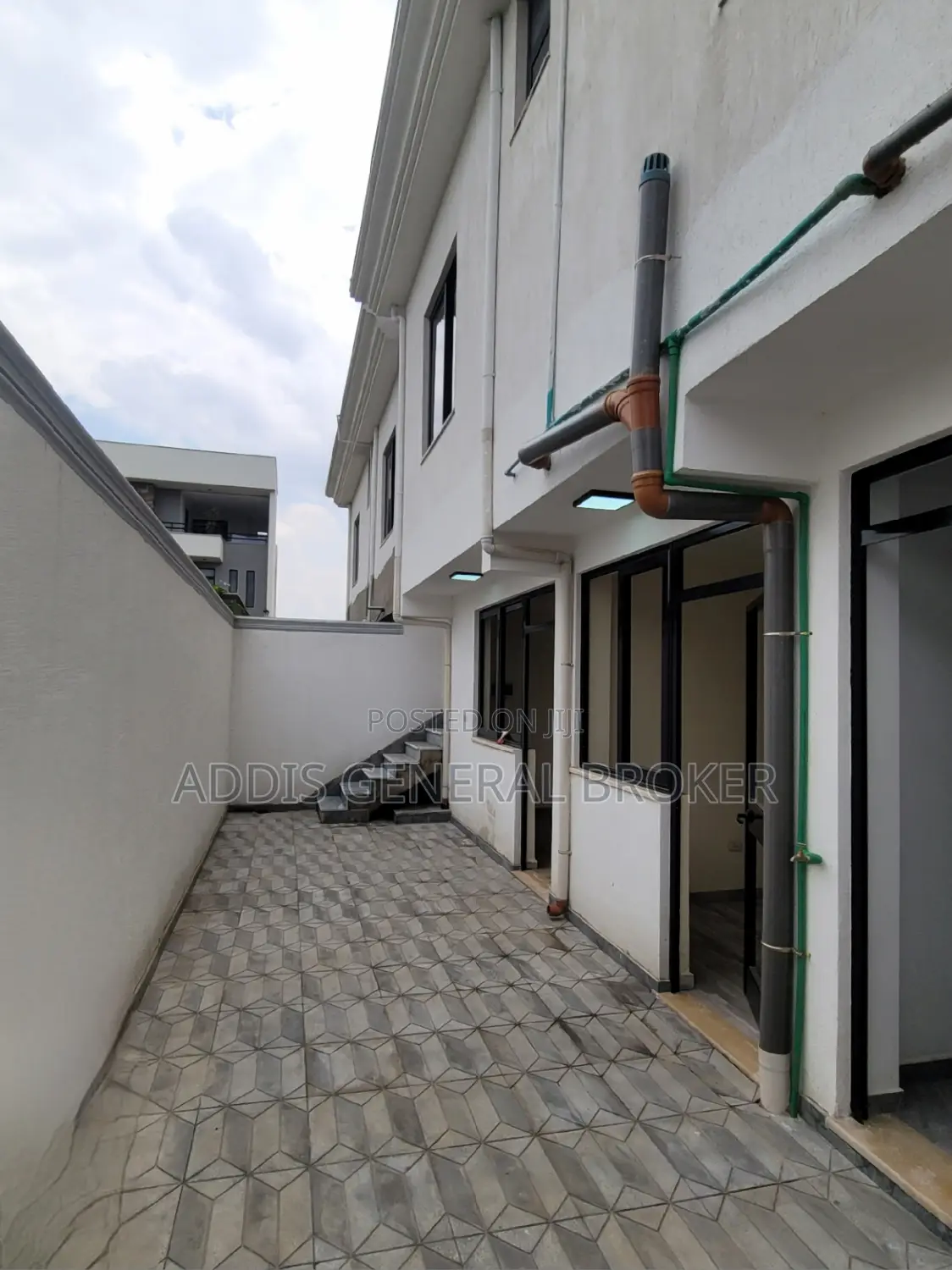 6bdrm Villa in ቦሌ ቡልቡላ, Bole for sale