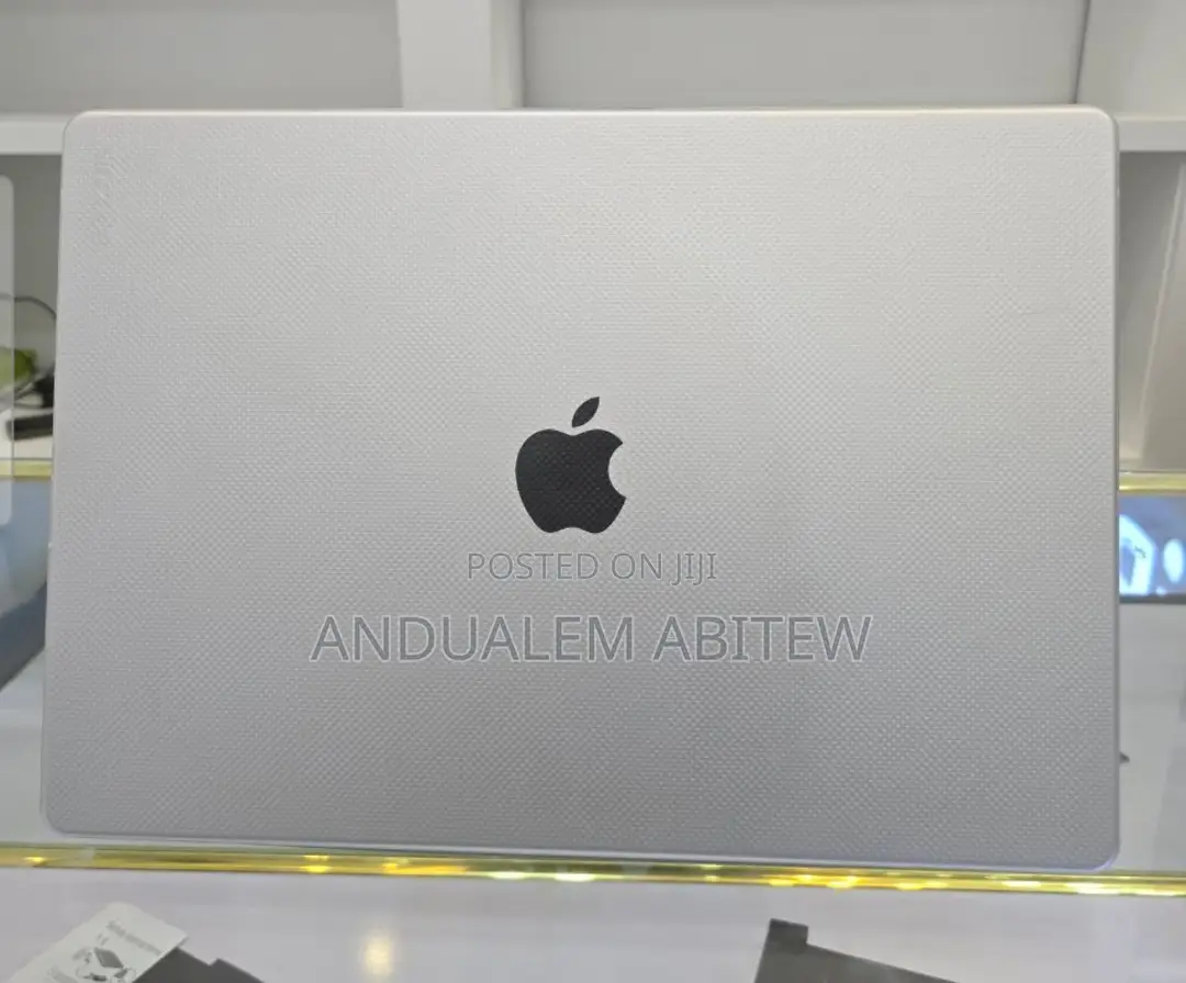 New Laptop Apple MacBook Pro 2022 M2 16GB Apple M2 SSD 1T