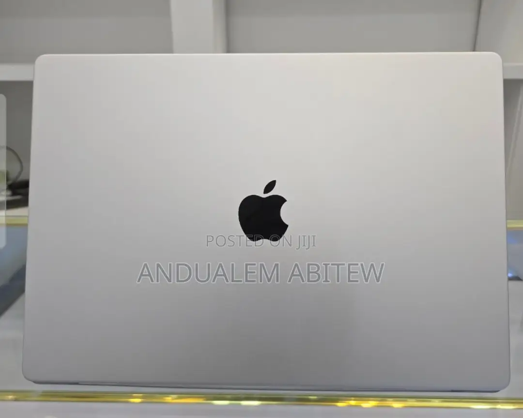 New Laptop Apple MacBook Pro 2022 M2 16GB Apple M2 SSD 1T
