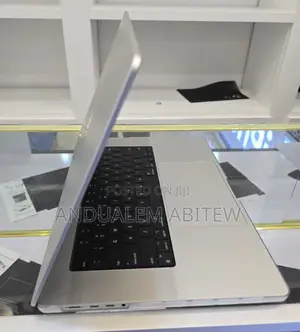 New Laptop Apple MacBook Pro 2022 M2 16GB Apple M2 SSD 1T