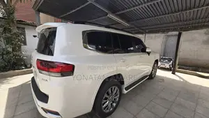 Toyota Land Cruiser 2023 White