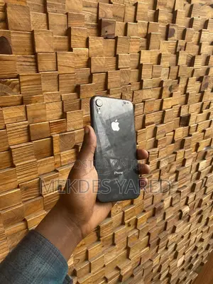 New Apple iPhone XR 64 GB Black