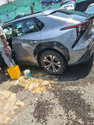 Toyota bZ4X 71.4 kWh FWD 2023 Gray