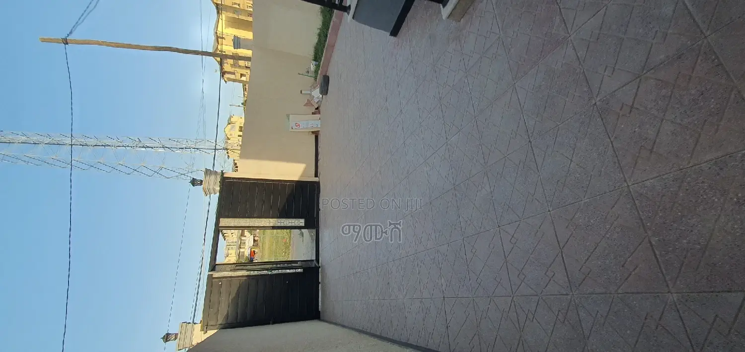 Furnished 5bdrm Villa in አያት, Bole for sale