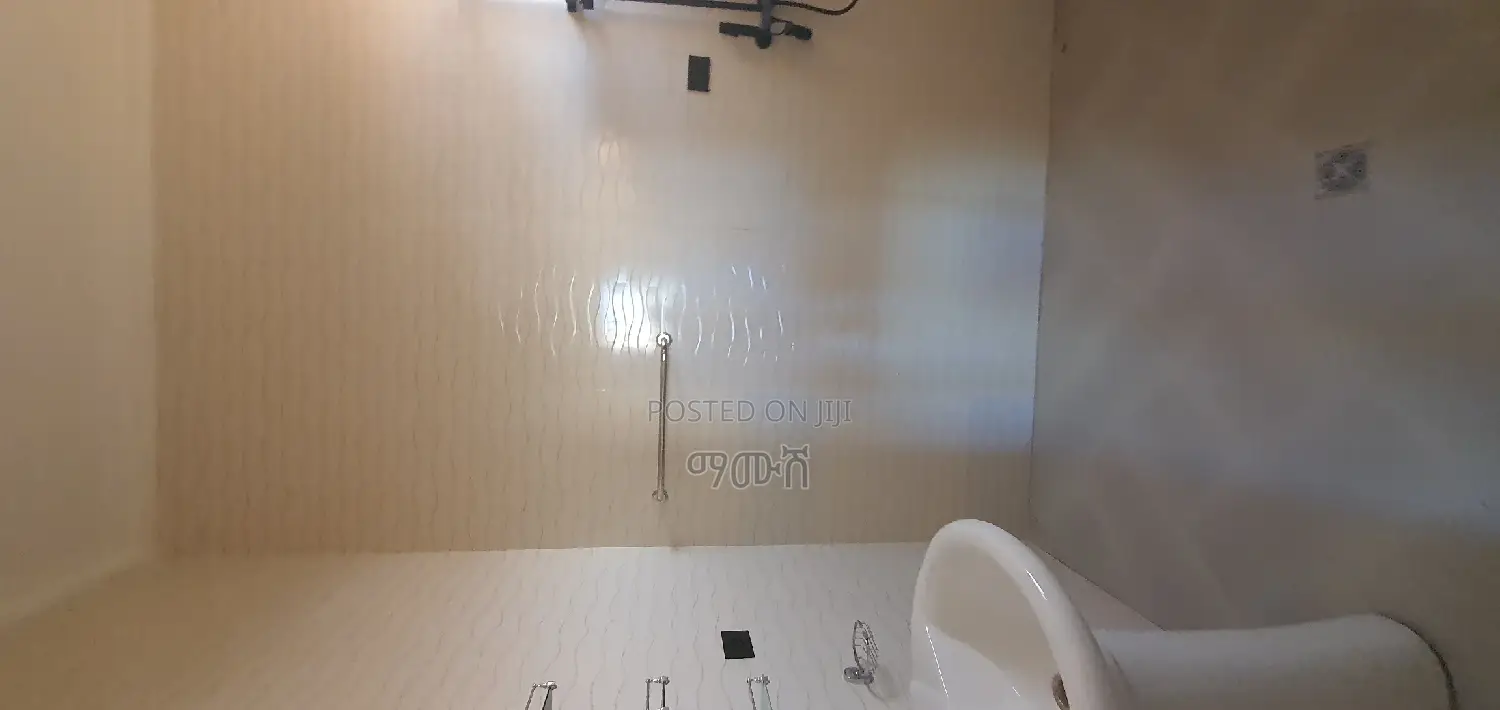 Furnished 5bdrm Villa in አያት, Bole for sale