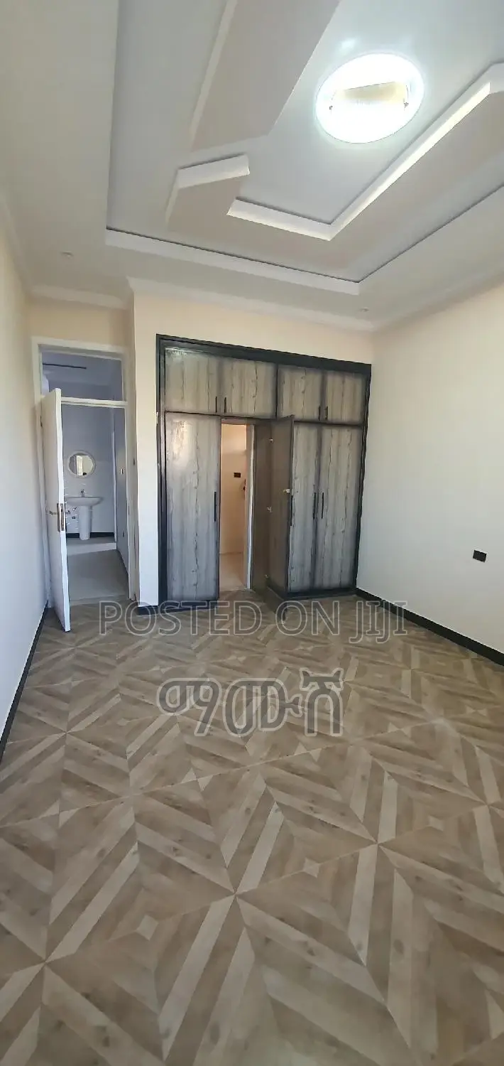Furnished 5bdrm Villa in አያት, Bole for sale
