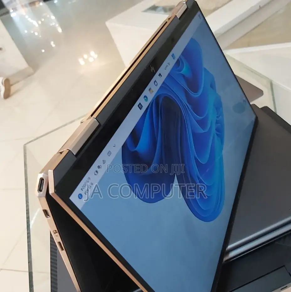 New Laptop HP Spectre 8GB Intel Core I5 SSD 512GB