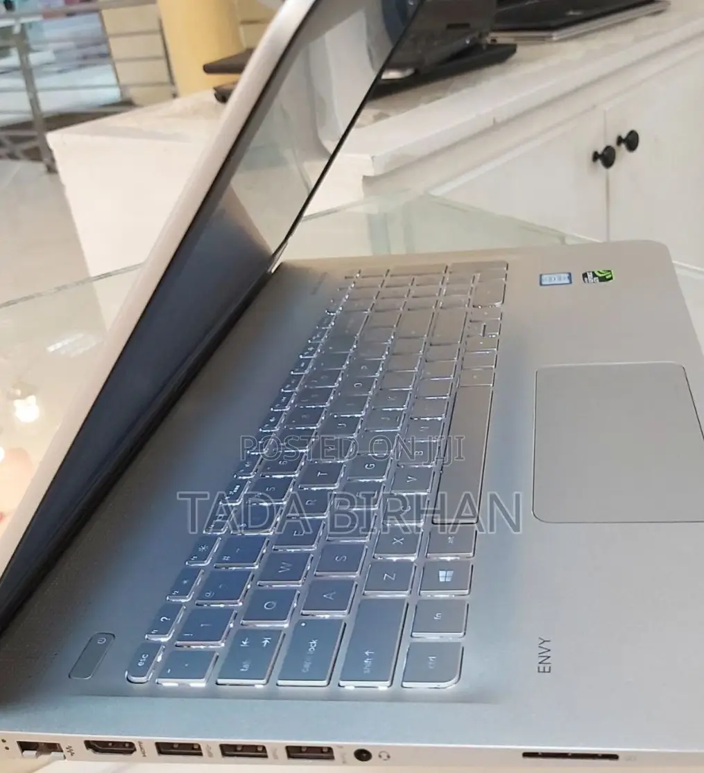 Laptop HP Envy X360 8GB Intel Core I5 HDD+SSD 1T