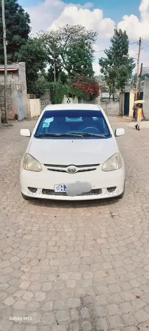 Photo - Toyota Platz 2005 White