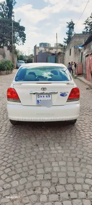 Toyota Platz 2005 White