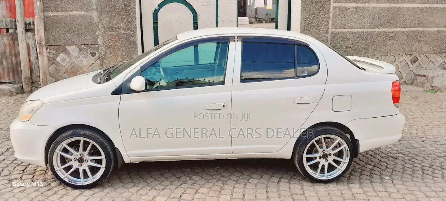 Toyota Platz 2005 White