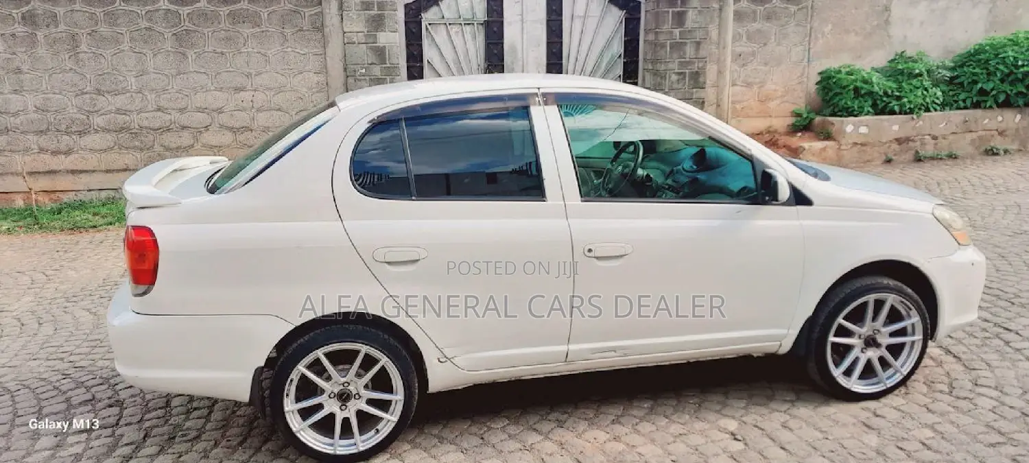 Toyota Platz 2005 White