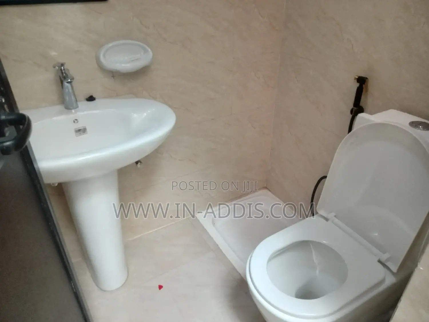 3bdrm Villa in Private, Akaky Kaliti for sale