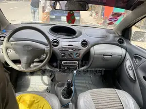 Toyota Vitz 2001 Silver