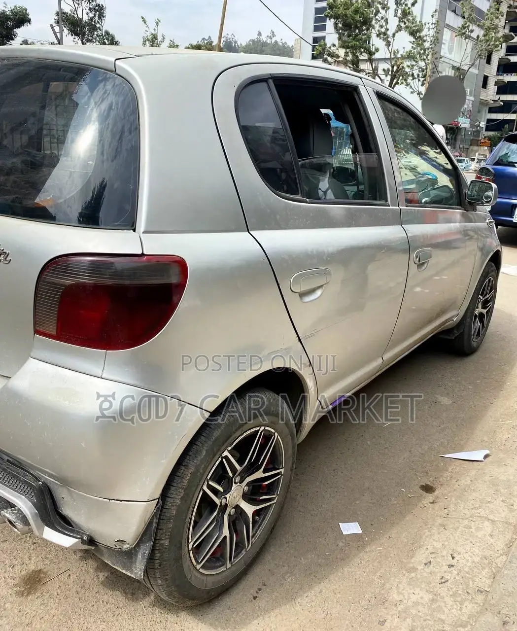 Toyota Vitz 2001 Silver