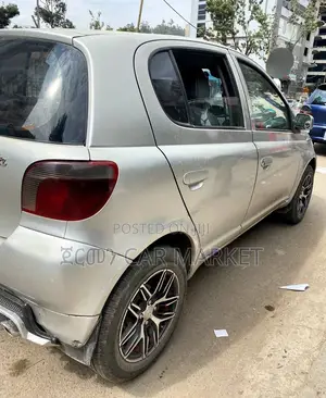 Toyota Vitz 2001 Silver