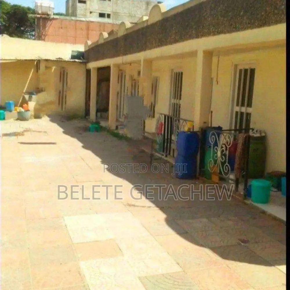6bdrm House in Meskel Flower G+1, Kirkos for sale