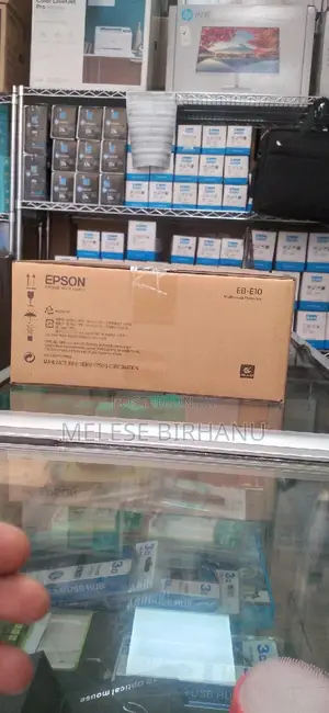 New Packed EB-E10 LCD Projector