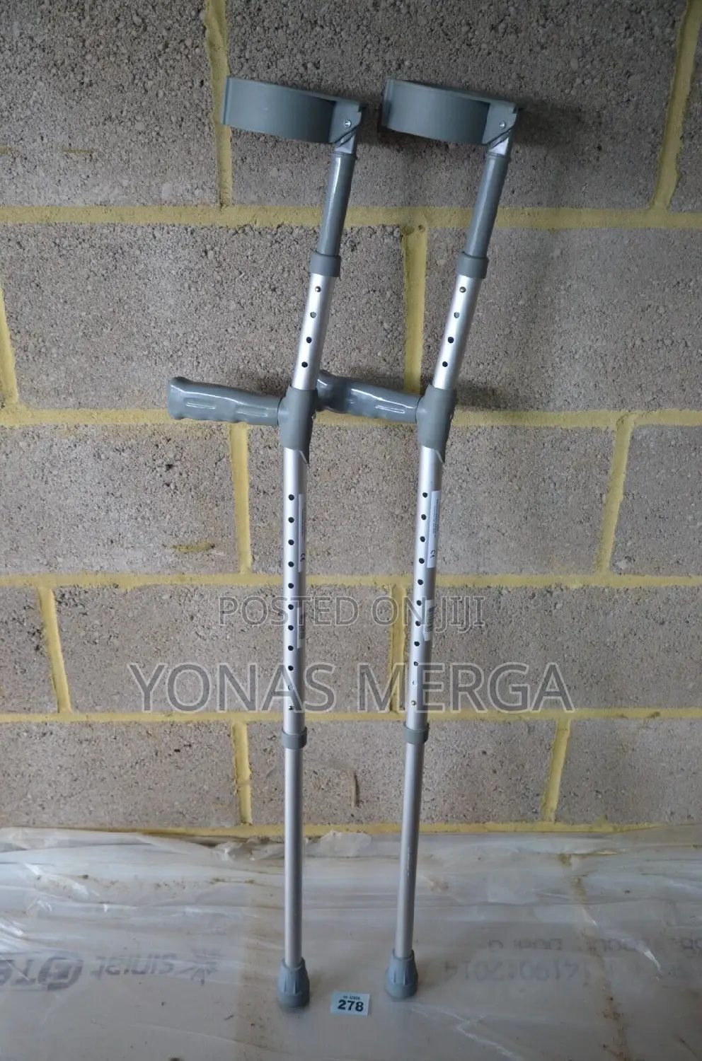 Adjustable Elbow Lightweight Crutches Max User Weight 150 Kg