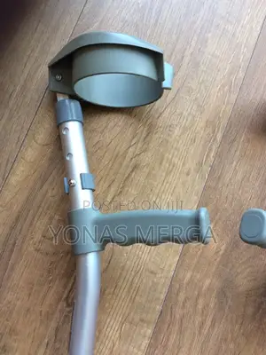 ክራንች亞adjustable Elbow Crutches -Plastic Handles Extra Long