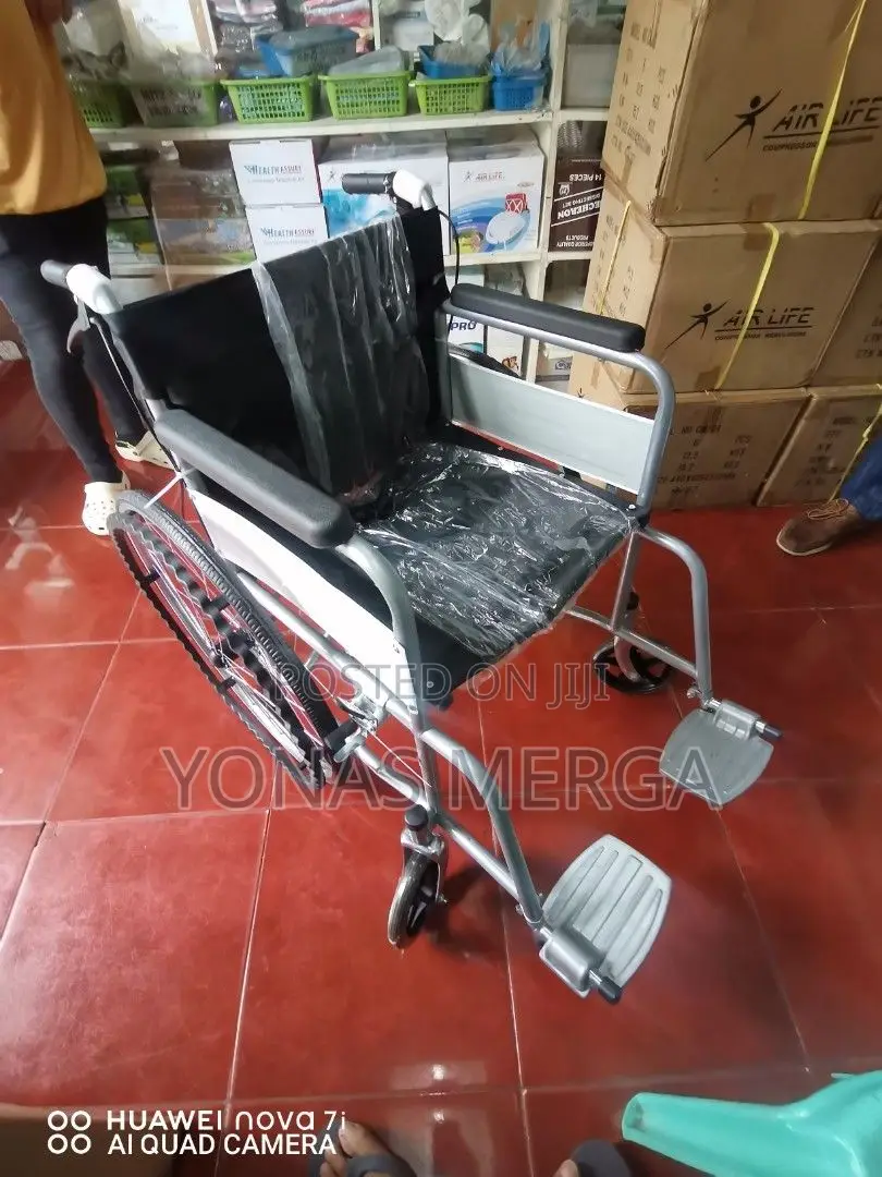 Hospital Black Steel Wheelchair欠belle Care Wheelchair則ዊልቼር