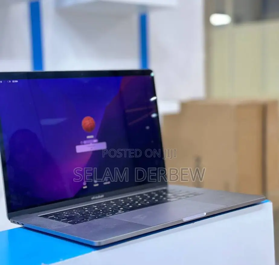 New Laptop Apple MacBook Pro 2017 16GB Intel Core I7 SSD 512GB
