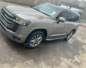 Toyota Land Cruiser 2023 Gold