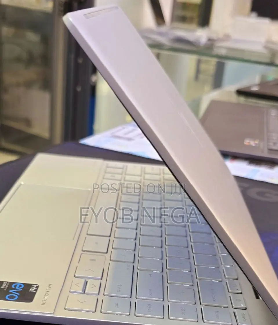 New Laptop HP Envy X2 8GB Intel Core I7 SSD 512GB