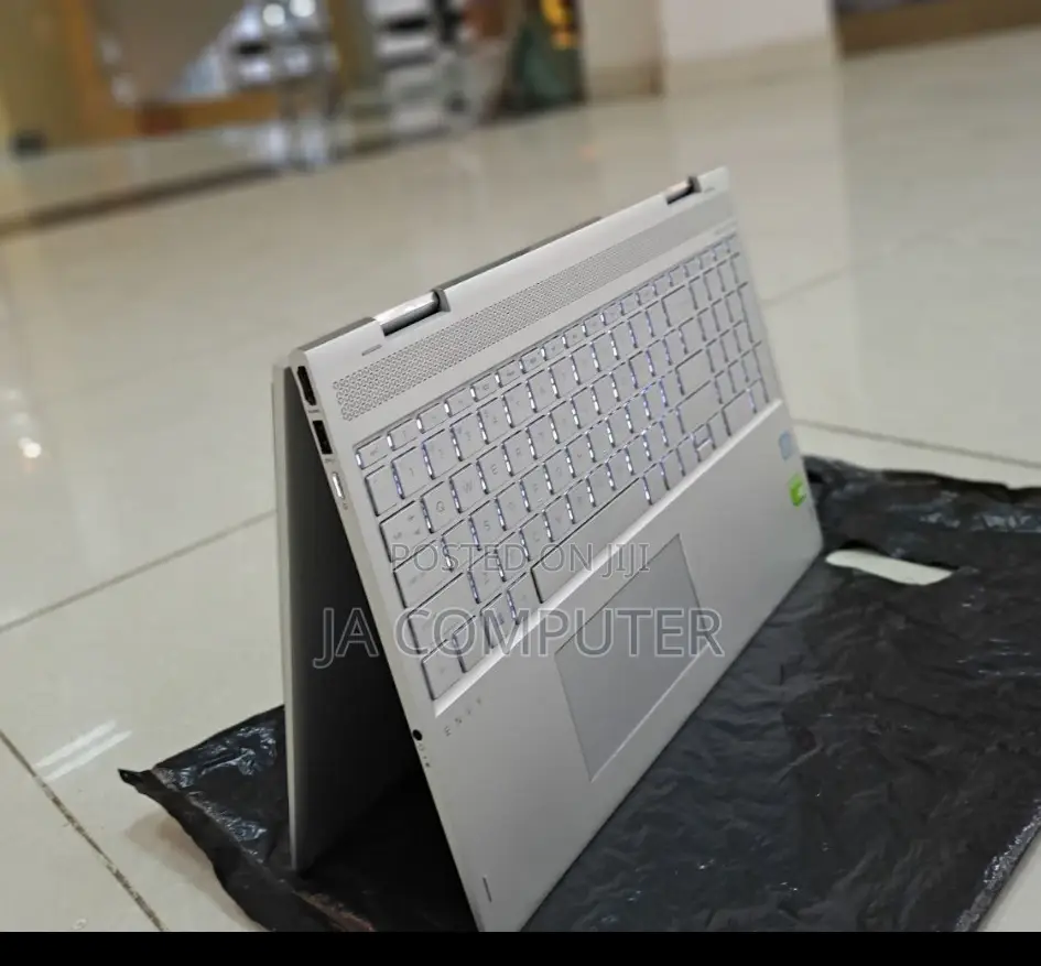 New Laptop HP Envy X360 8GB Intel Core I7 SSD 512GB