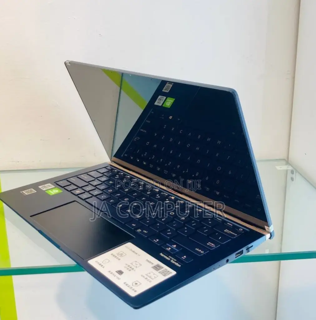 New Laptop Asus ZenBook 13 UX331UN 8GB Intel Core I7 SSD 512GB