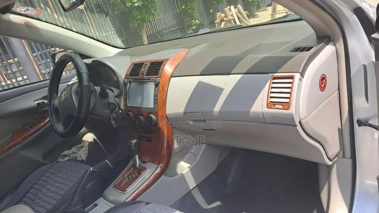 Toyota Corolla 2009 Silver
