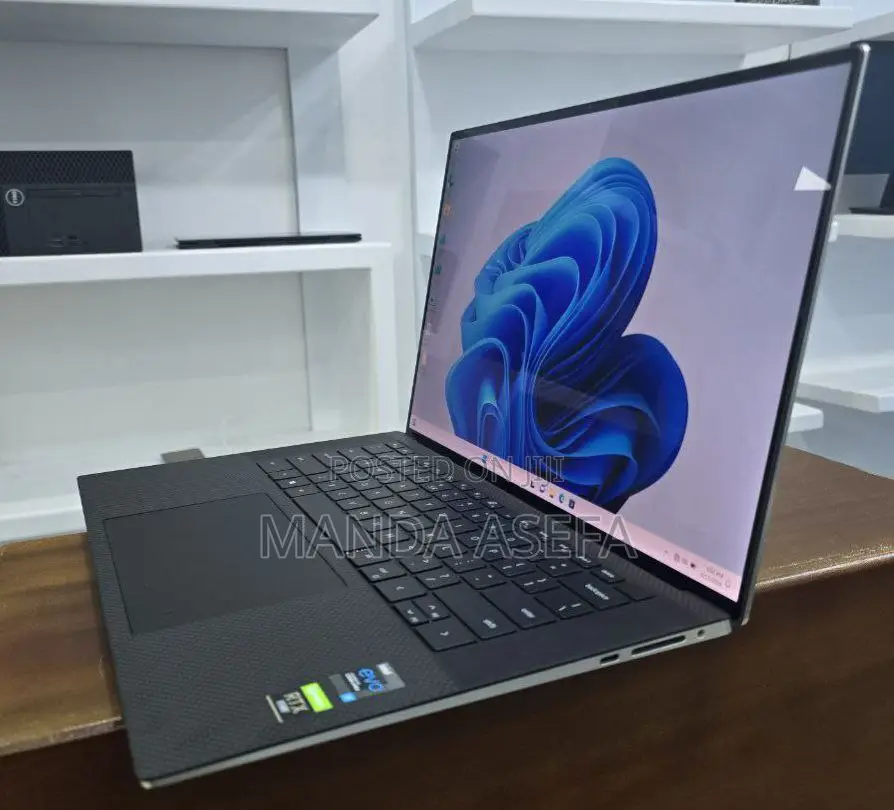 New Laptop Dell XPS 15 32GB Intel Core I7 SSD 512GB