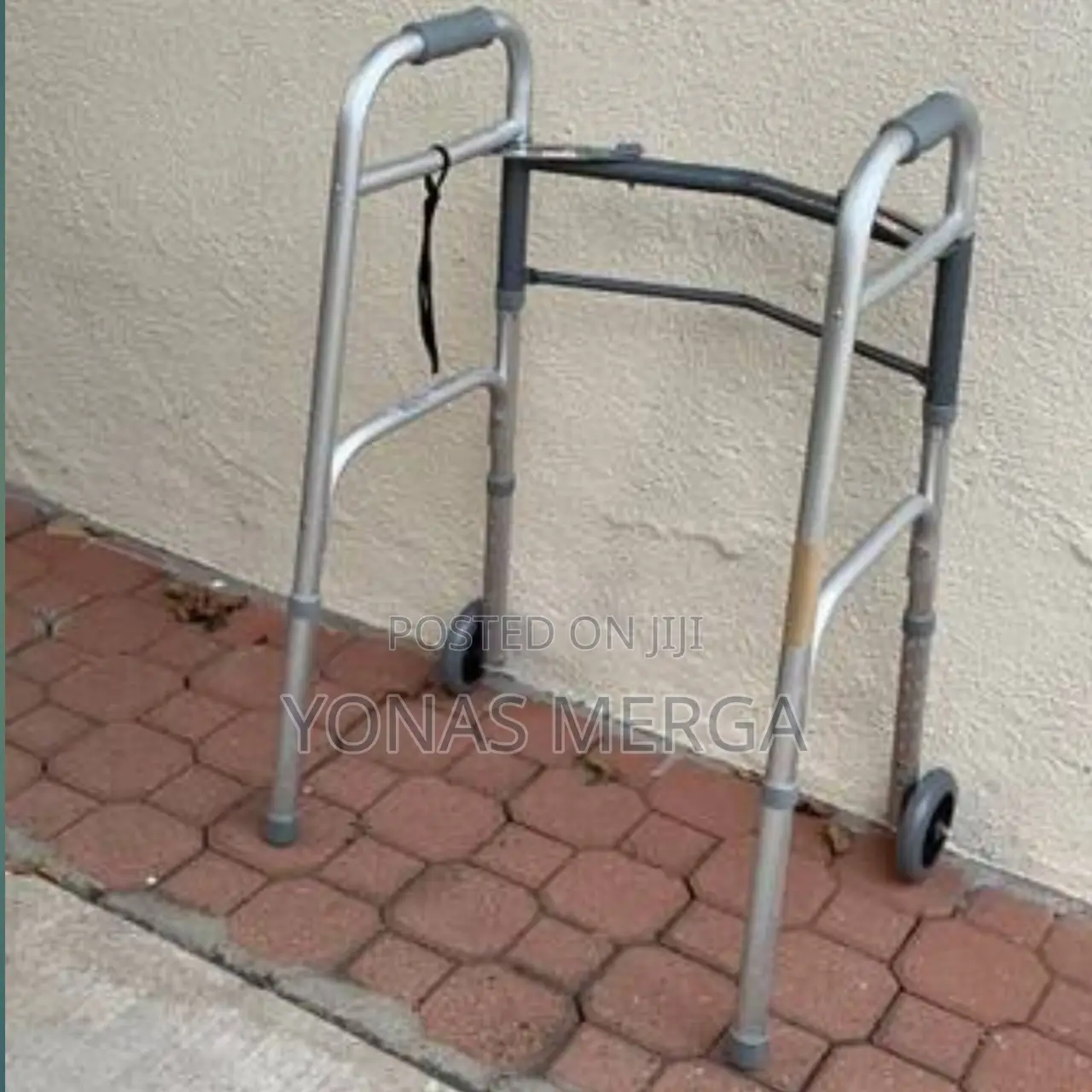 Walker/Walker With Added Accessories -360° Swivel Wheels ወከር