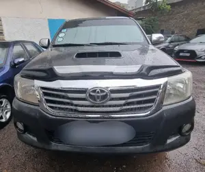 Toyota Hilux 2013 Gray