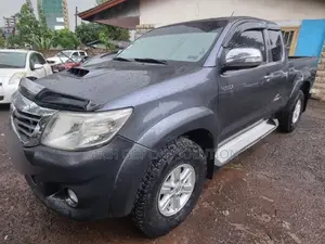 Toyota Hilux 2013 Gray