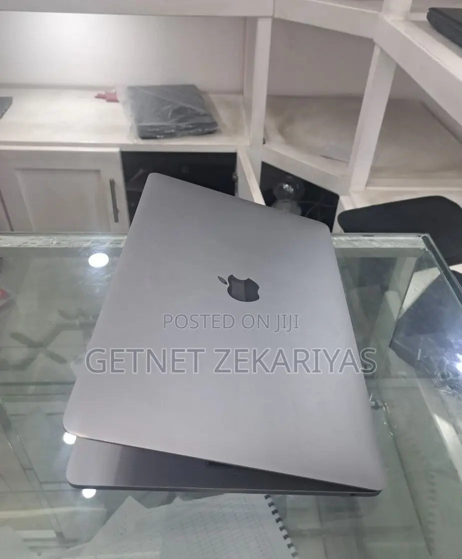 New Laptop Apple MacBook Pro 2017 8GB Intel Core i7 SSD 256GB