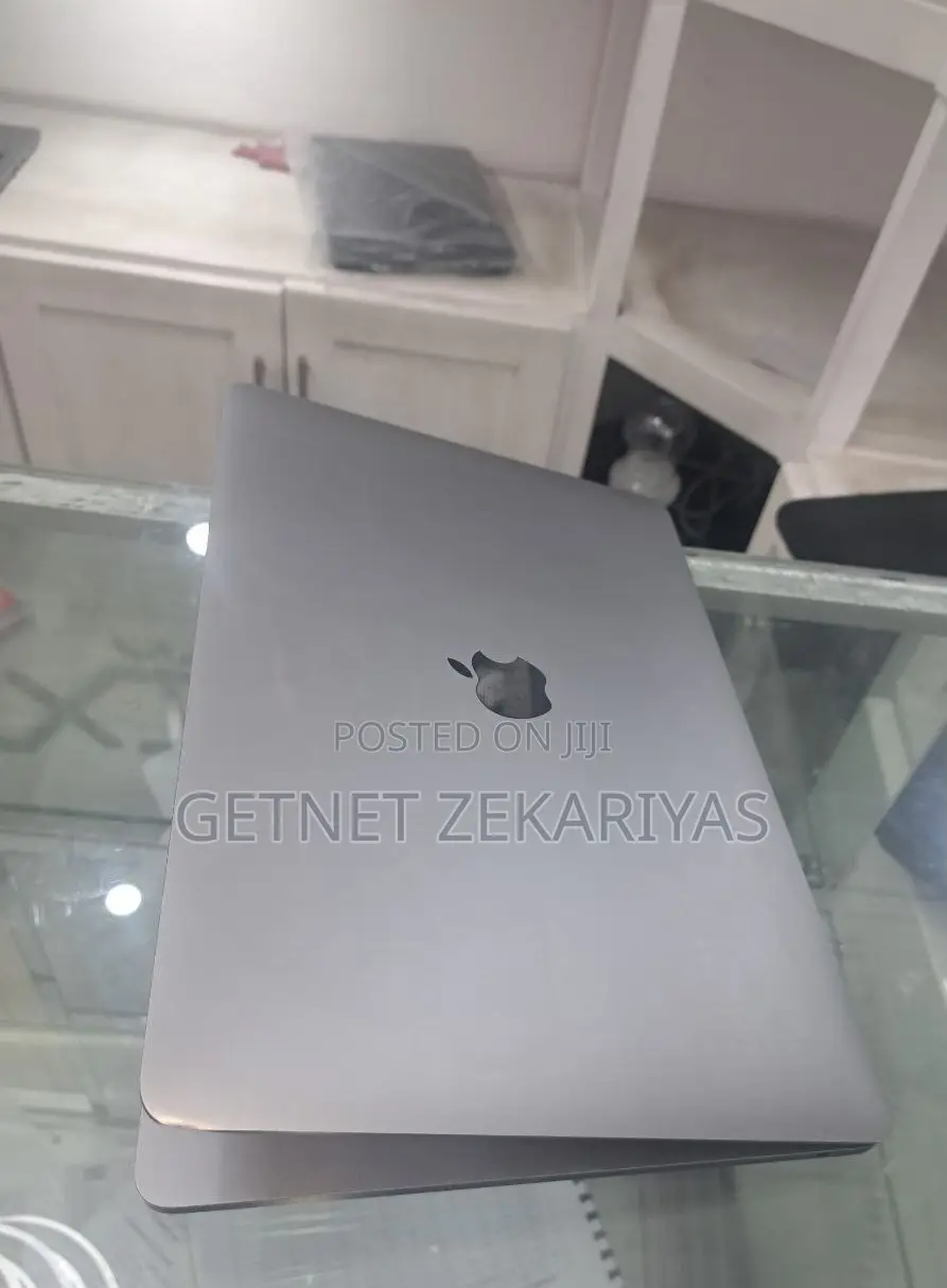 New Laptop Apple MacBook Pro 2017 8GB Intel Core i7 SSD 256GB