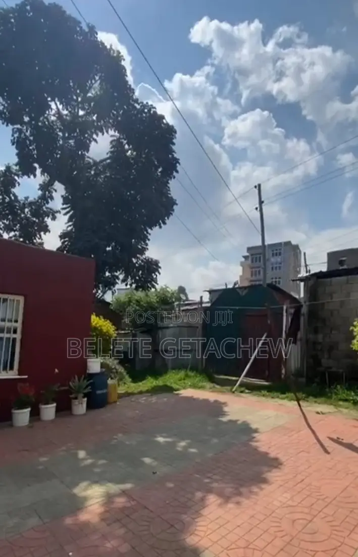 ኮተቤ ካራ ፤ ቆንጆ ቦታ ሽያጭ ለሪልስቴት አልሚዎች - 1122 ካ.ሜ