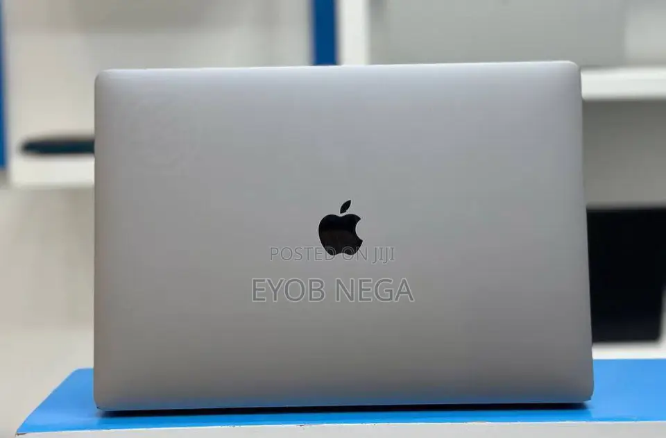 New Laptop Apple MacBook Pro 2017 16GB Intel Core I7 SSD 512GB