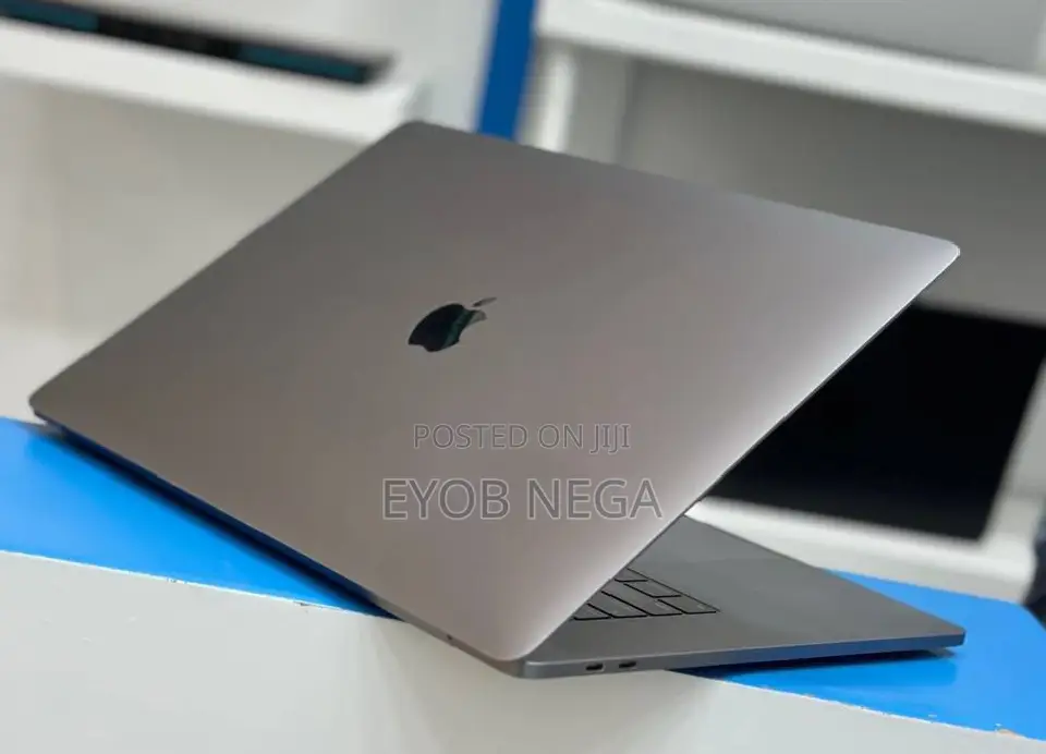 New Laptop Apple MacBook Pro 2017 16GB Intel Core I7 SSD 512GB