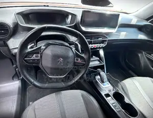 Peugeot 2008 2022 Orange