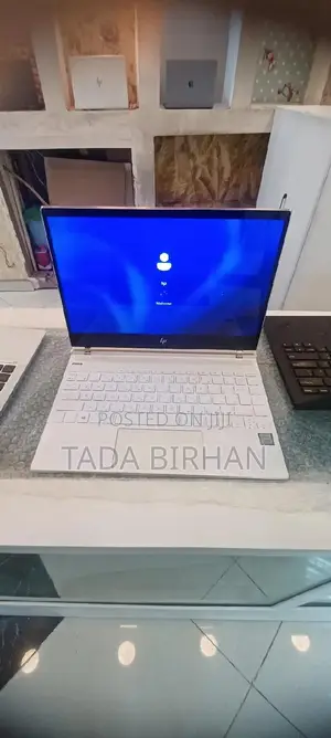 Photo - New Laptop HP Spectre 8GB Intel Core I5 SSD 512GB
