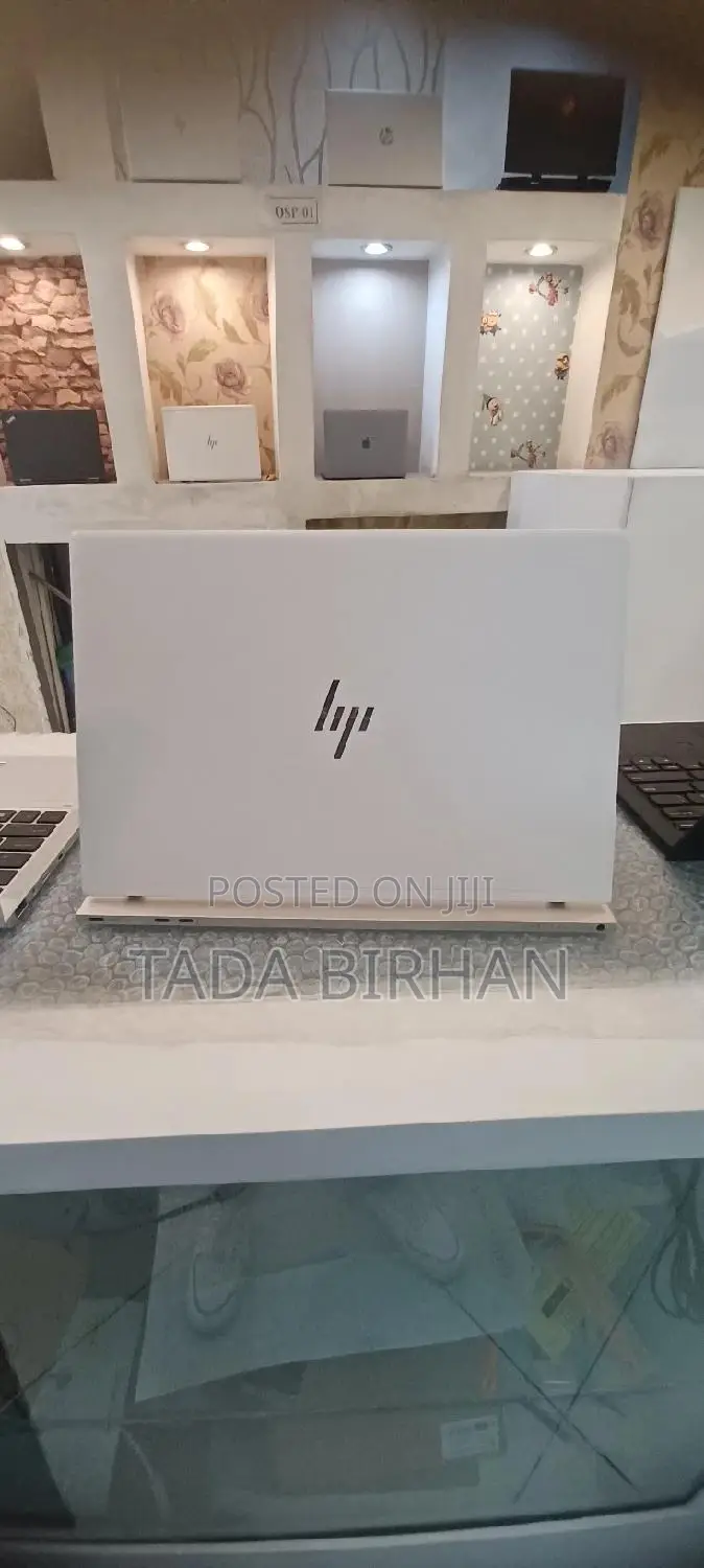 New Laptop HP Spectre 8GB Intel Core I5 SSD 512GB