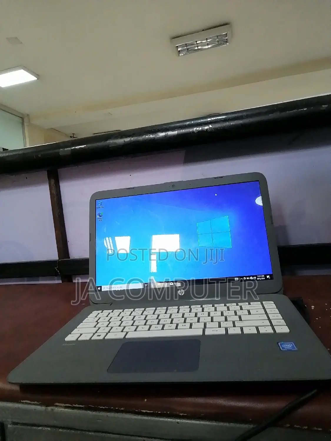 New Laptop HP Stream Notebook 4GB Intel Celeron SSD 32GB