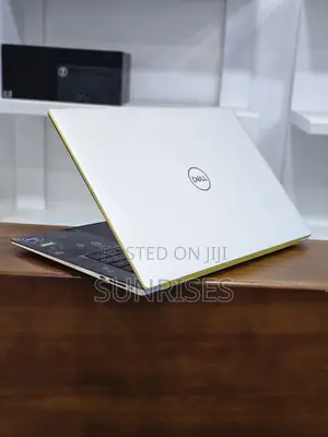 New Laptop Dell XPS 15 32GB Intel Core I9 SSD 2T