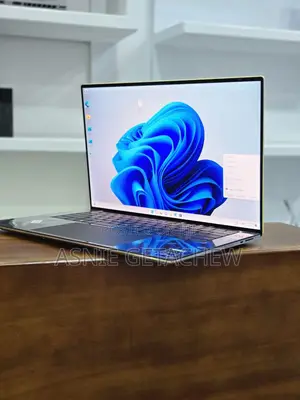 New Laptop Dell XPS 15 32GB Intel Core I9 SSD 2T