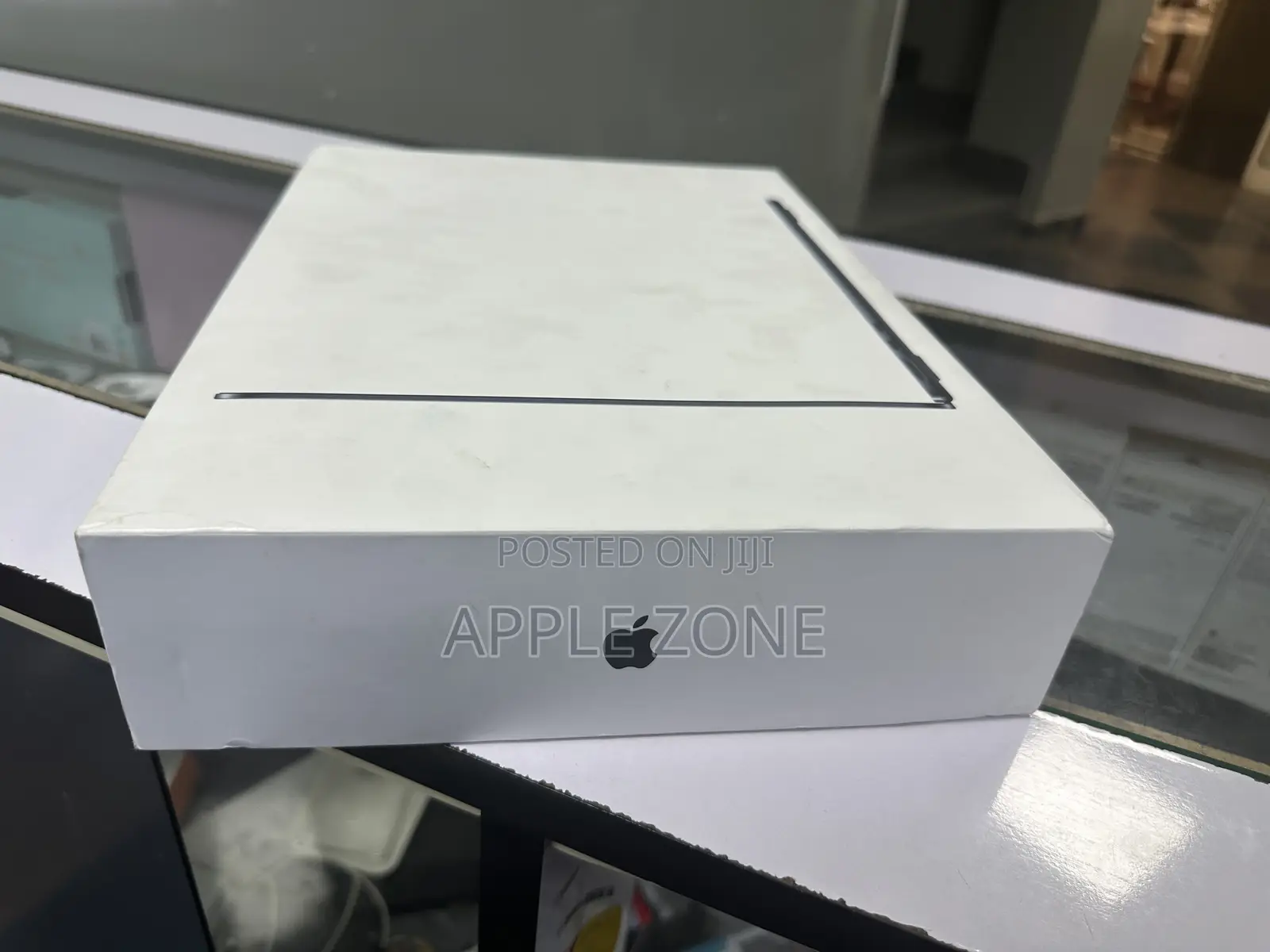 New Laptop Apple MacBook Air 2024 M3 13-Inch 8GB Apple M3 SSD 256GB