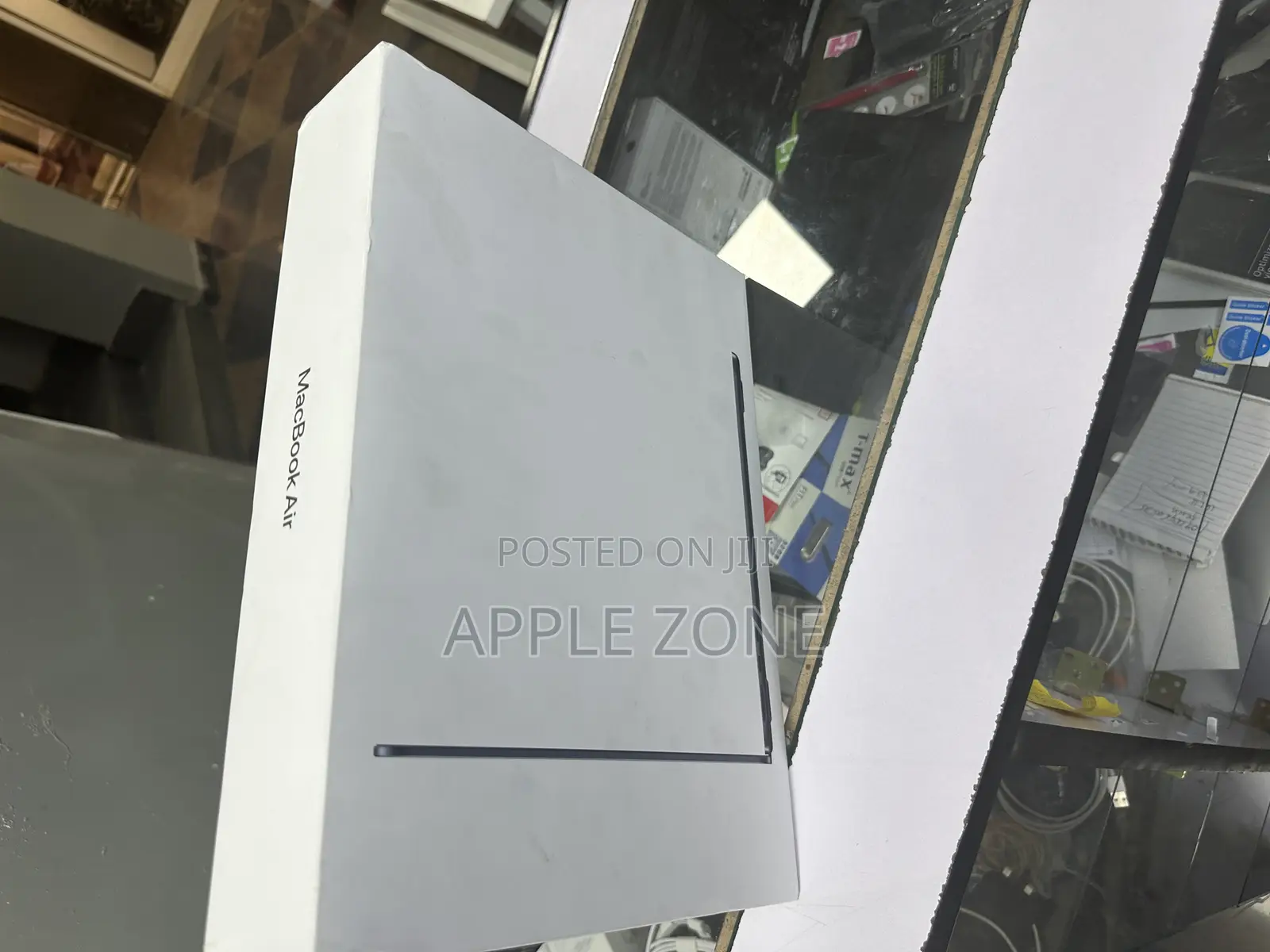 New Laptop Apple MacBook Air 2024 M3 13-Inch 8GB Apple M3 SSD 256GB